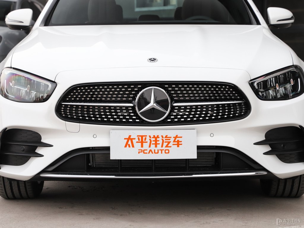 北極白奔馳E級(jí)車(chē)頭外觀圖片