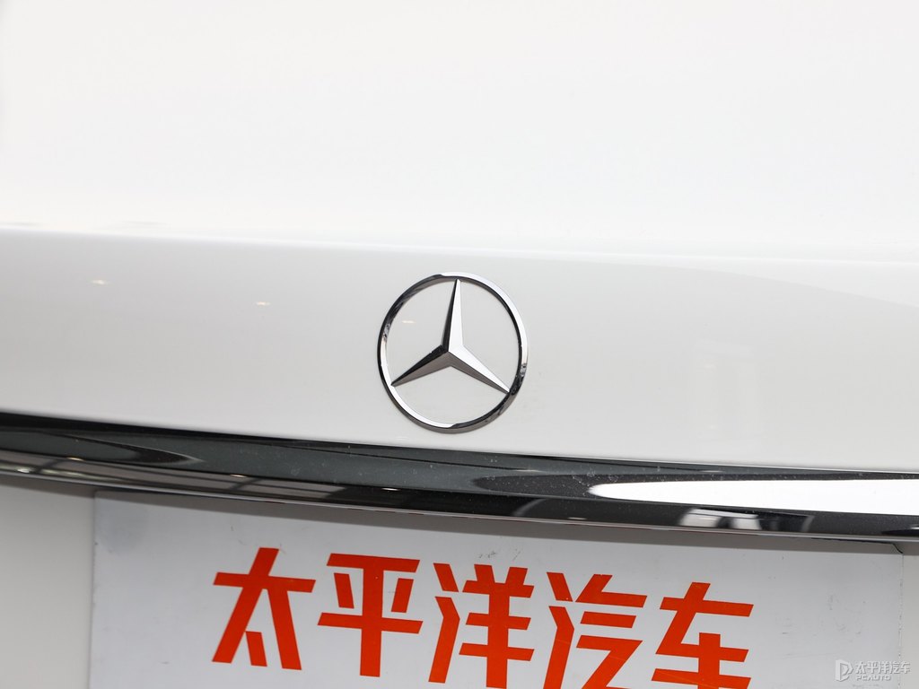 北極白奔馳E級車尾外觀圖片