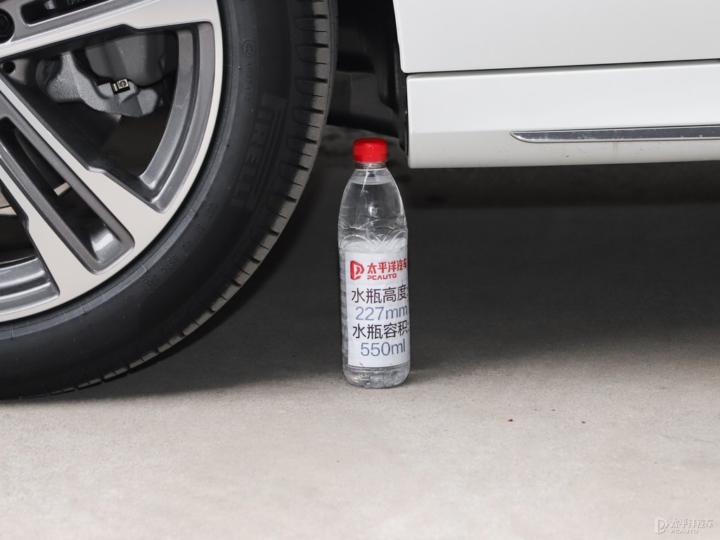 北極白奔馳E級車身外觀圖片
