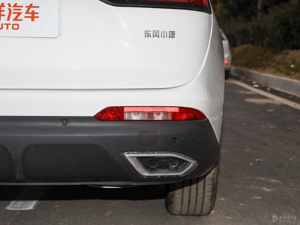星云白風光580車尾外觀圖片