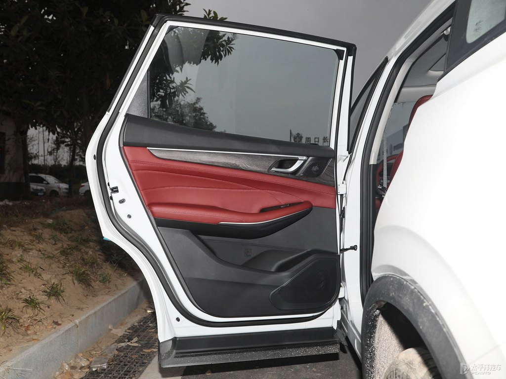星云白風(fēng)光580車廂內(nèi)飾圖片