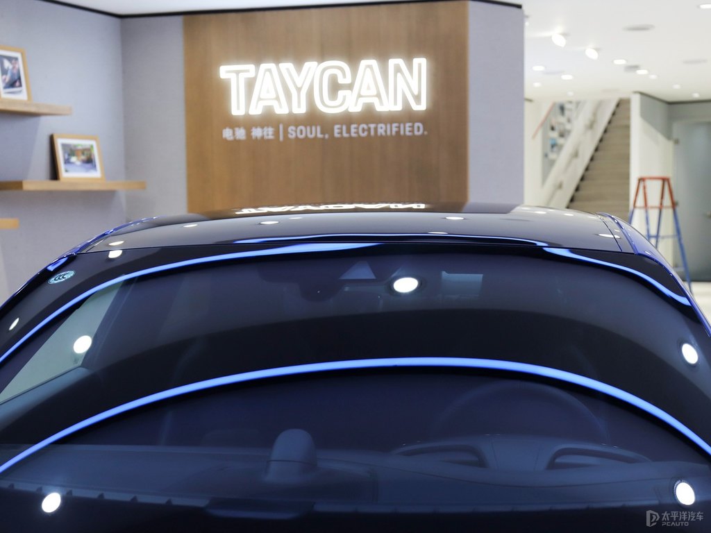 海王星藍Taycan車身外觀圖片