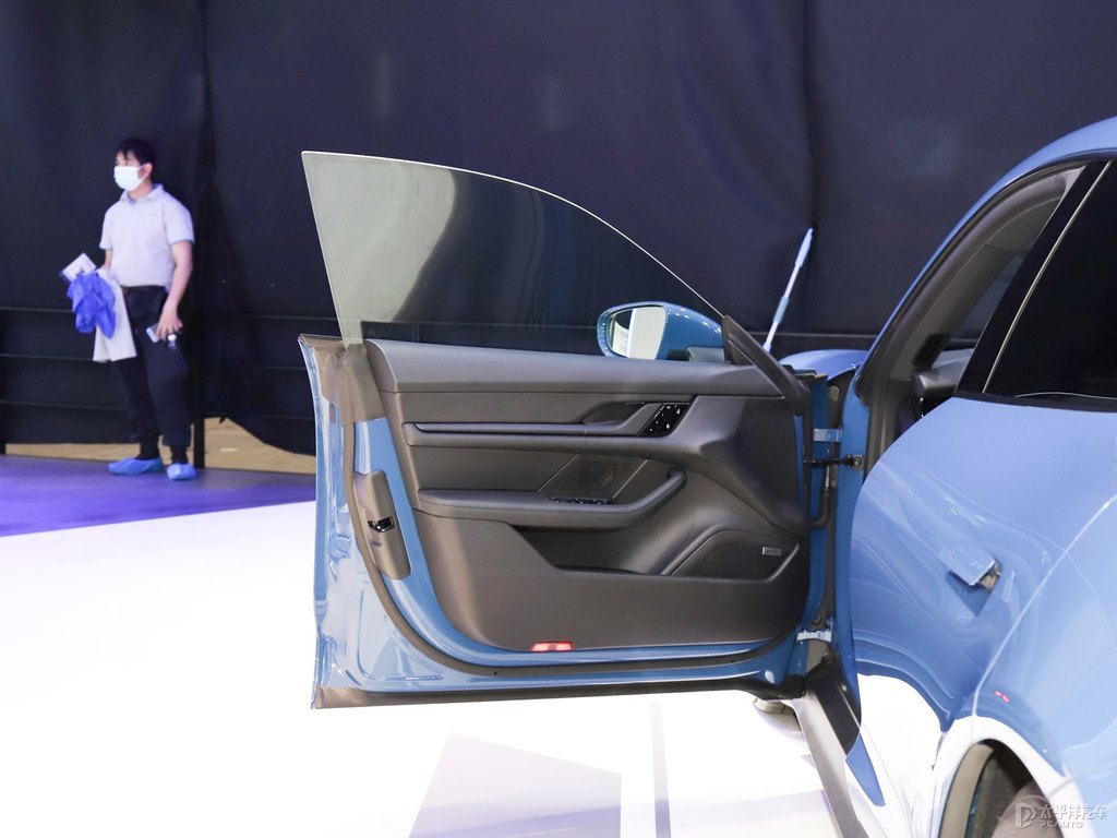 海王星藍(lán)Taycan車廂內(nèi)飾圖片