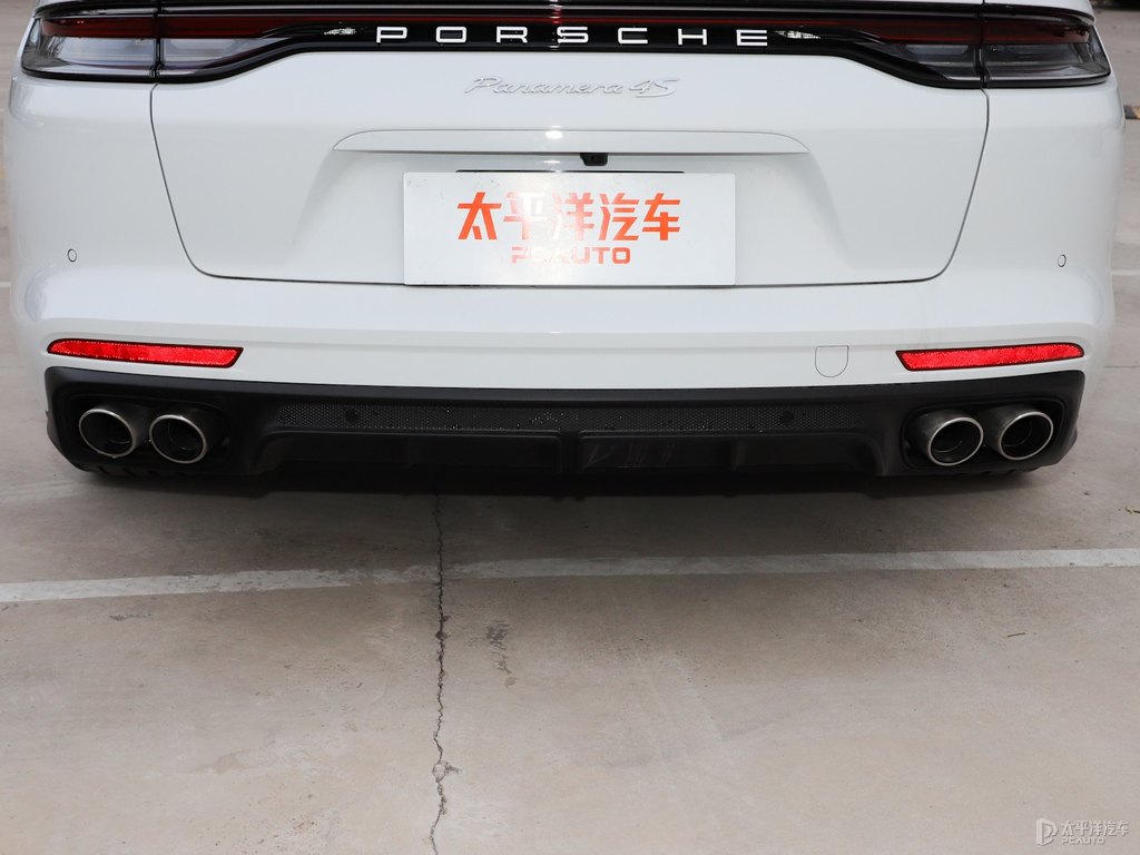 白色Panamera車尾外觀圖片