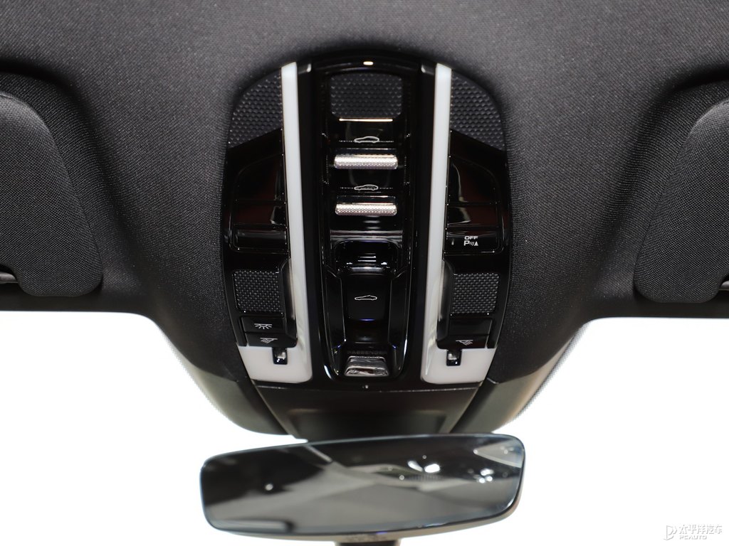 白色Panamera車廂內(nèi)飾圖片