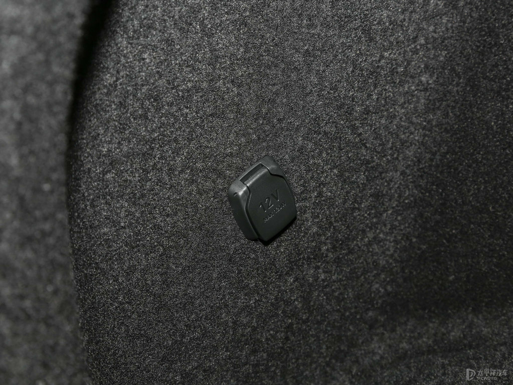 領(lǐng)克05后備廂空間圖片