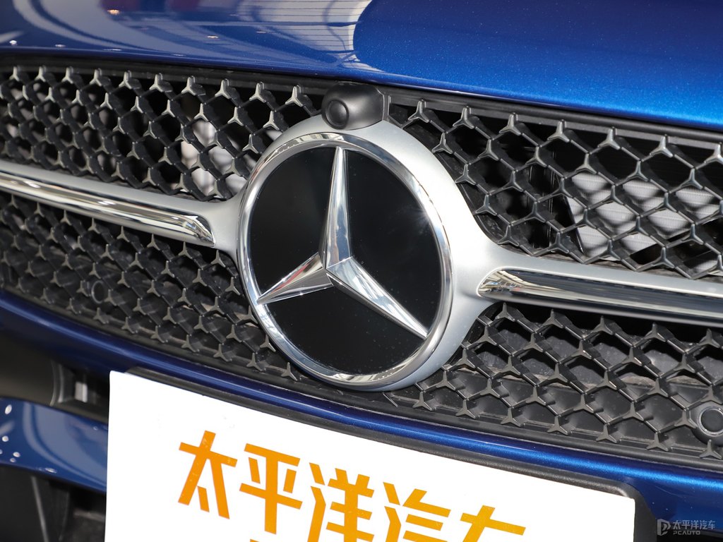 海夜藍奔馳C級車頭外觀圖片