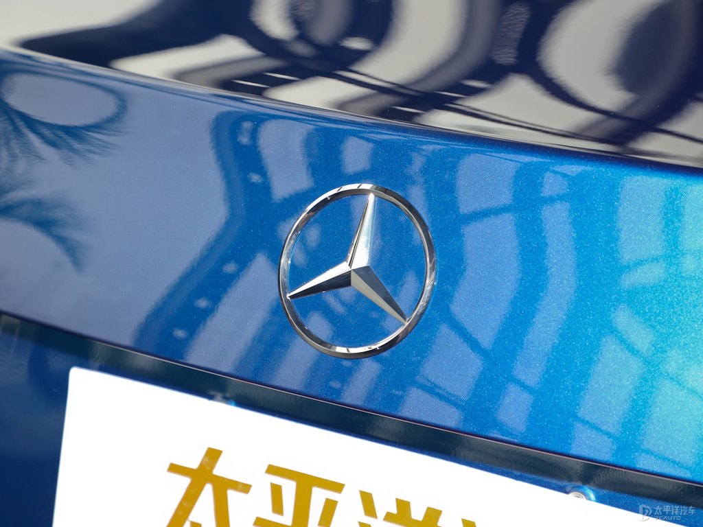 海夜藍(lán)奔馳C級車尾外觀圖片