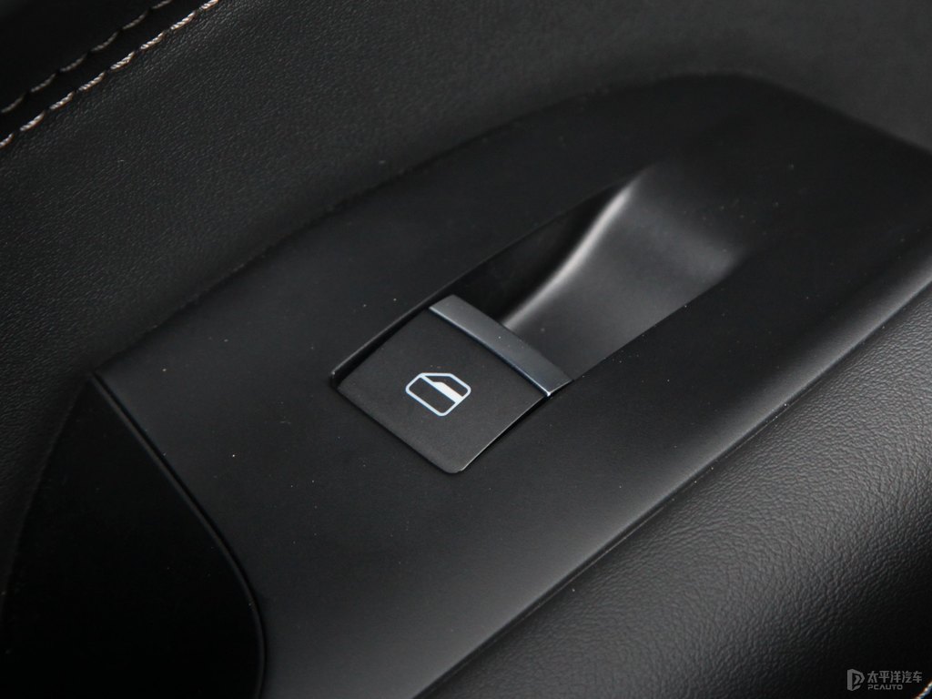 萊茵藍(lán)瑞虎8車廂內(nèi)飾圖片