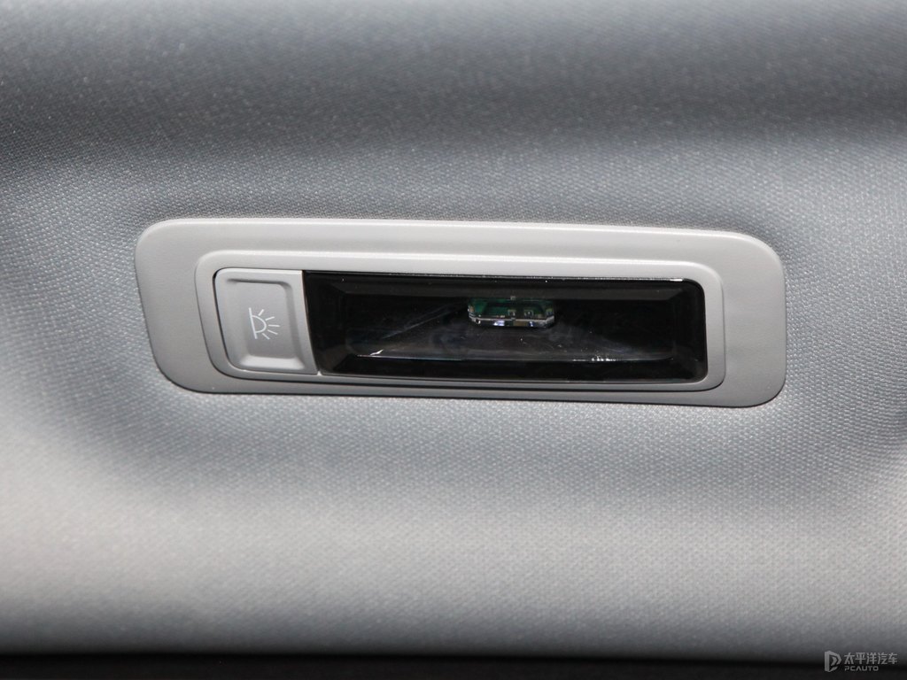 萊茵藍(lán)瑞虎8車廂內(nèi)飾圖片