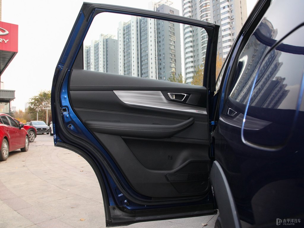 萊茵藍瑞虎8車廂內(nèi)飾圖片