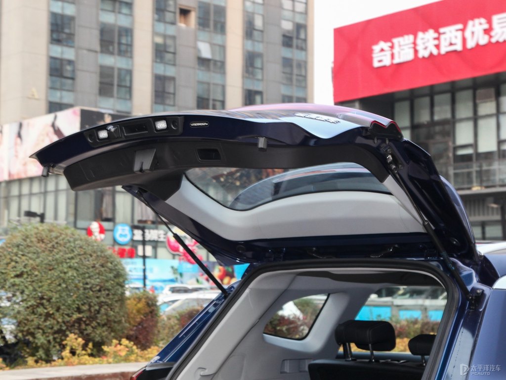 萊茵藍(lán)瑞虎8后備廂空間圖片