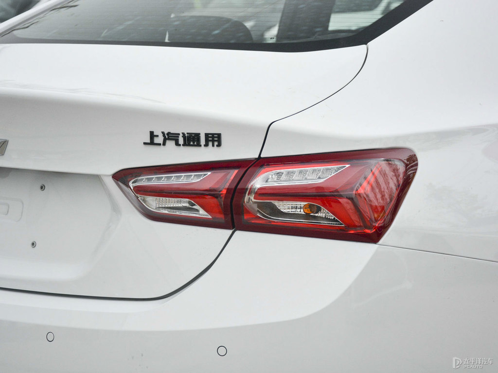 流光白邁銳寶XL車尾外觀圖片