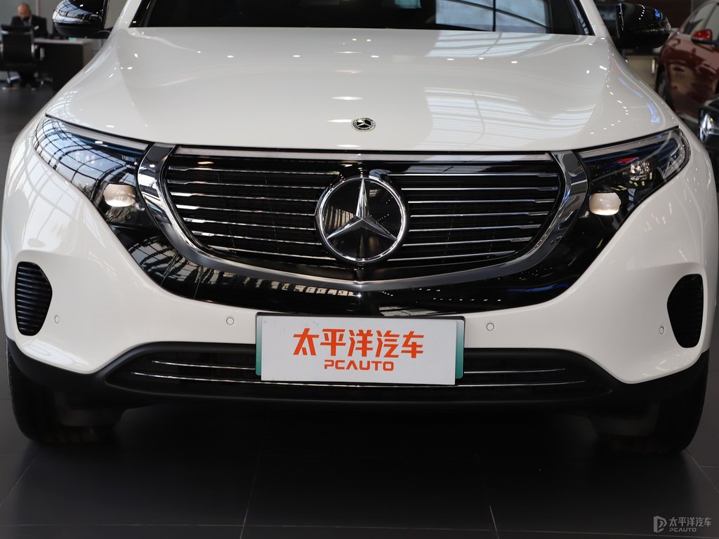 北極白奔馳EQC車頭外觀圖片