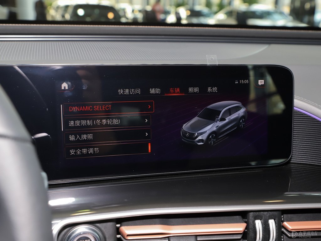 北極白奔馳EQC中控內(nèi)飾圖片