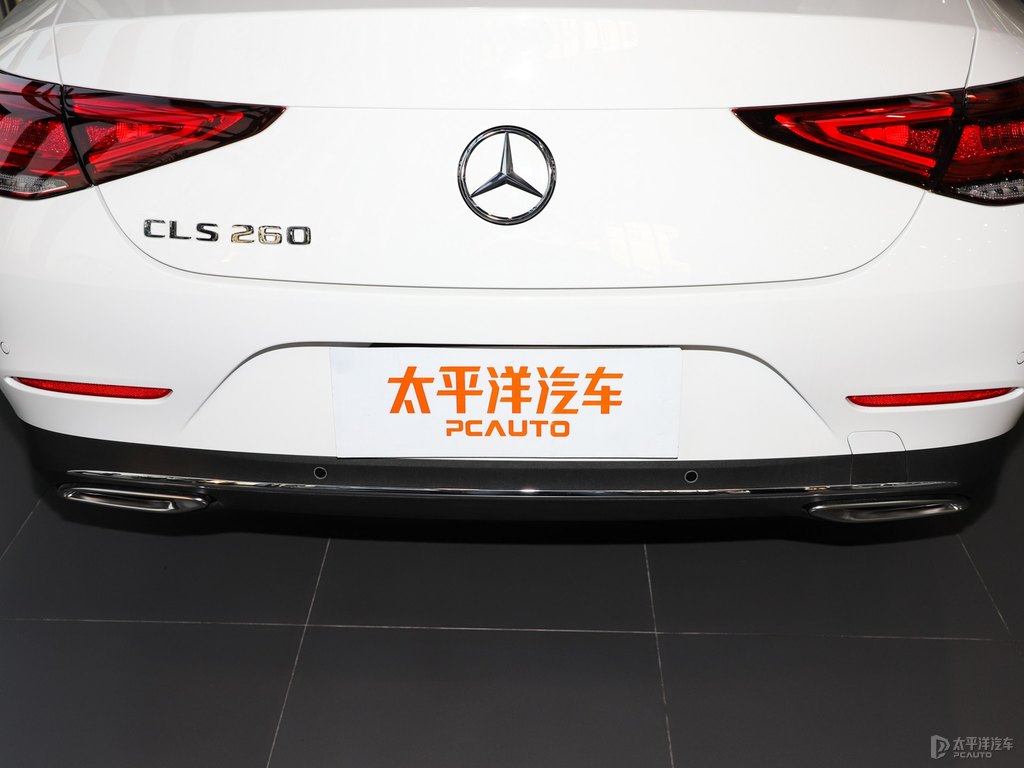 鉆石白奔馳CLS級(jí)車尾外觀圖片