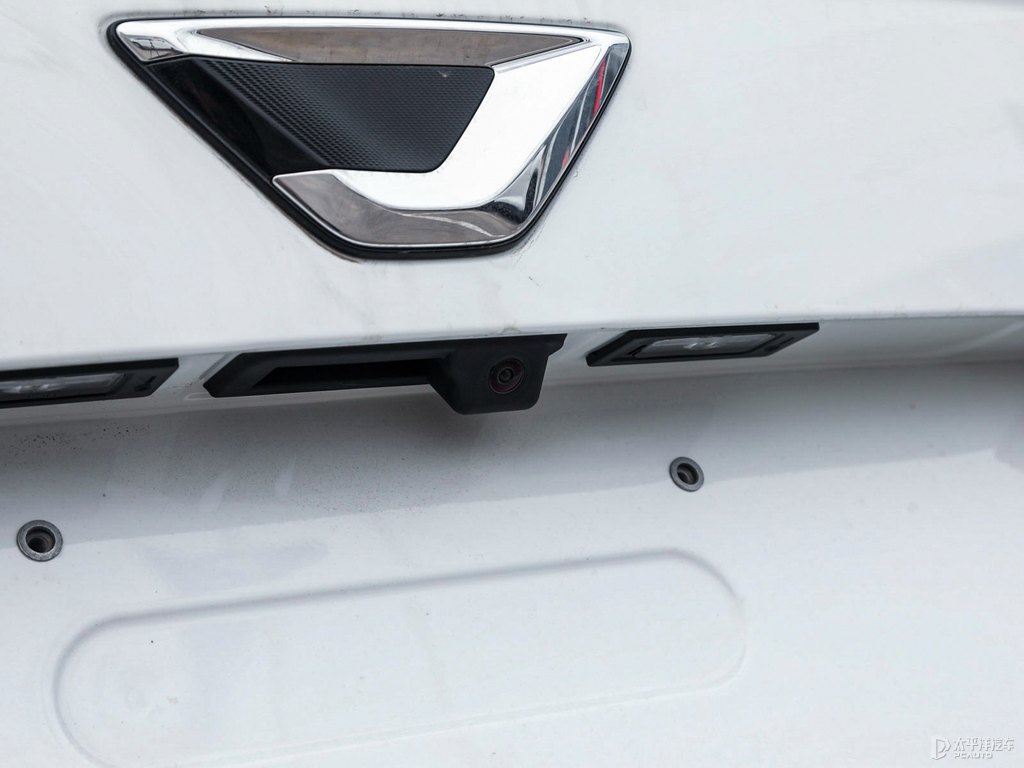 極地白捷達VS5車尾外觀圖片