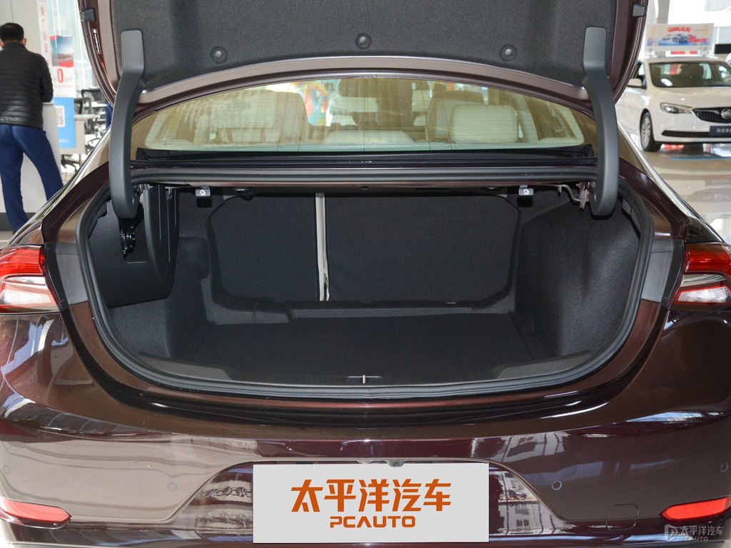 梅洛酒紅君越后備廂空間圖片