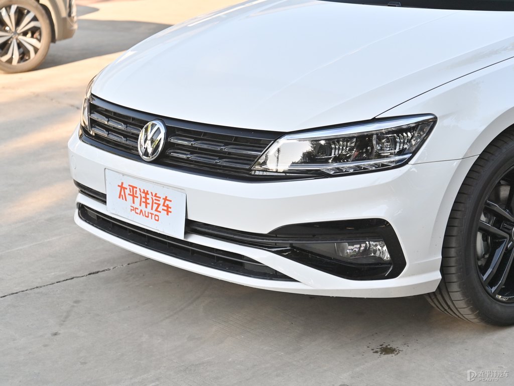 凜冽白凌渡車頭外觀圖片