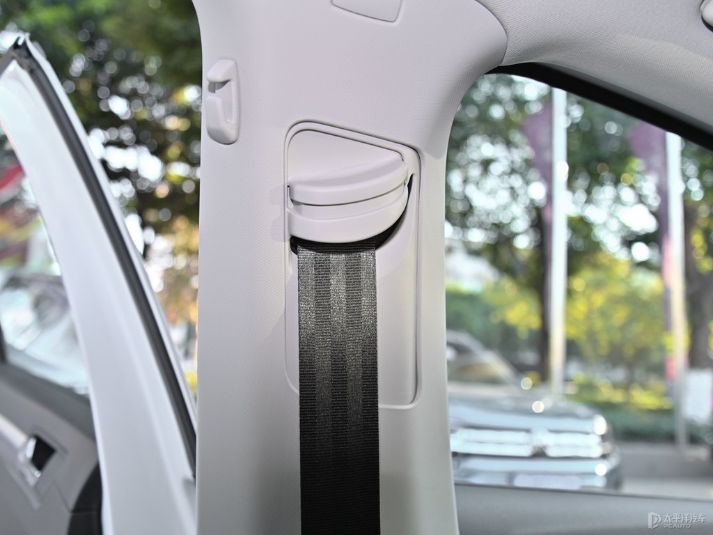 凜冽白凌渡車廂內(nèi)飾圖片