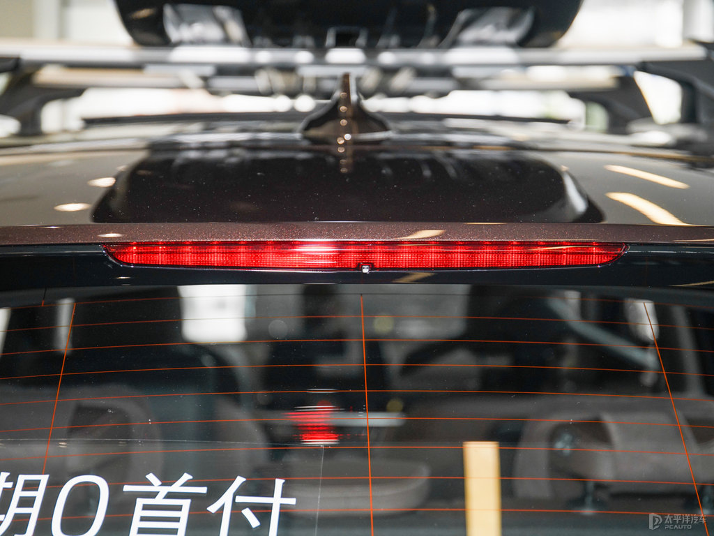 星光棕寶馬X1車尾外觀圖片