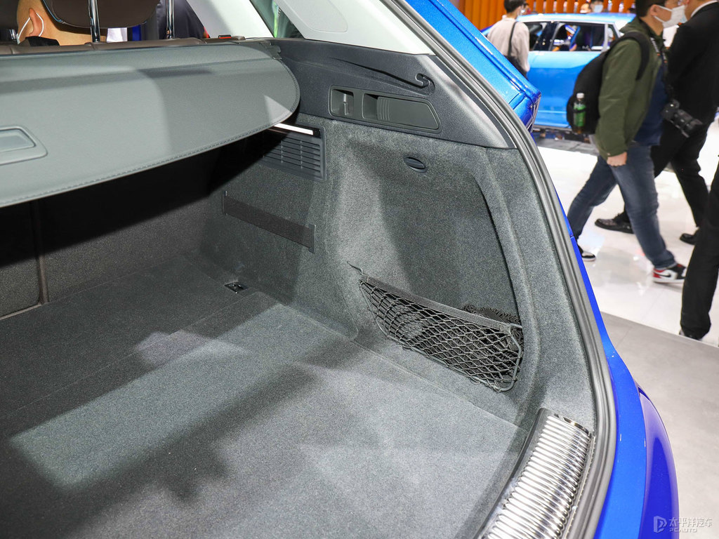 星際藍(lán)奧迪Q5L后備廂空間圖片