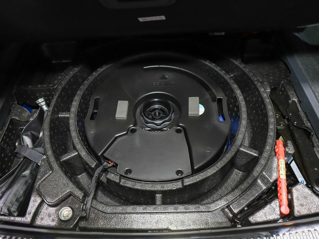 星際藍(lán)奧迪Q5L后備廂空間圖片