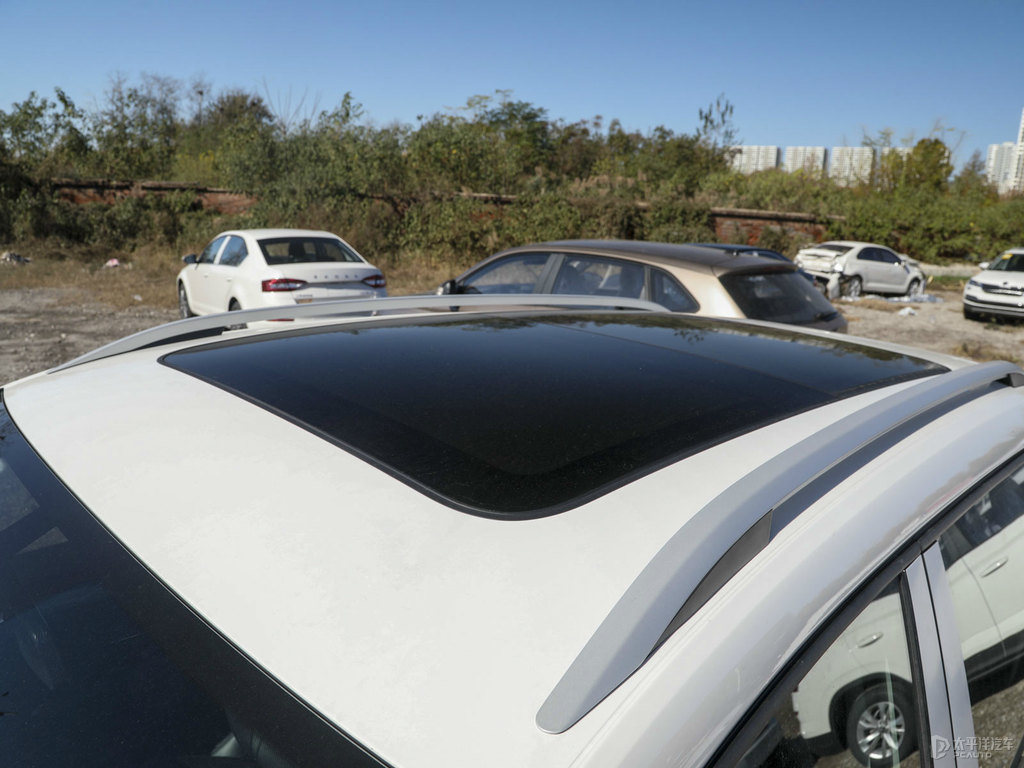 冰川白柯珞克車身外觀圖片