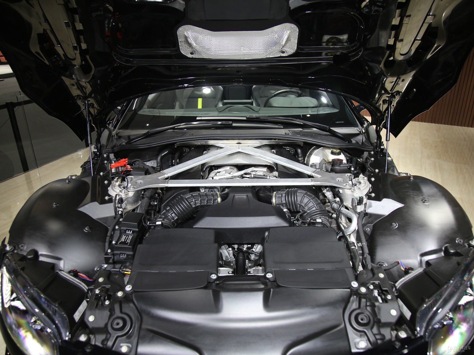 V8 Vantage細(xì)節(jié)高清大圖