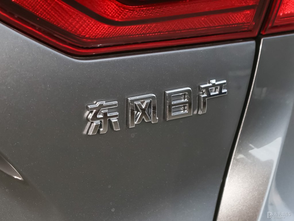 鎢鋼灰騏達(dá)車尾外觀圖片
