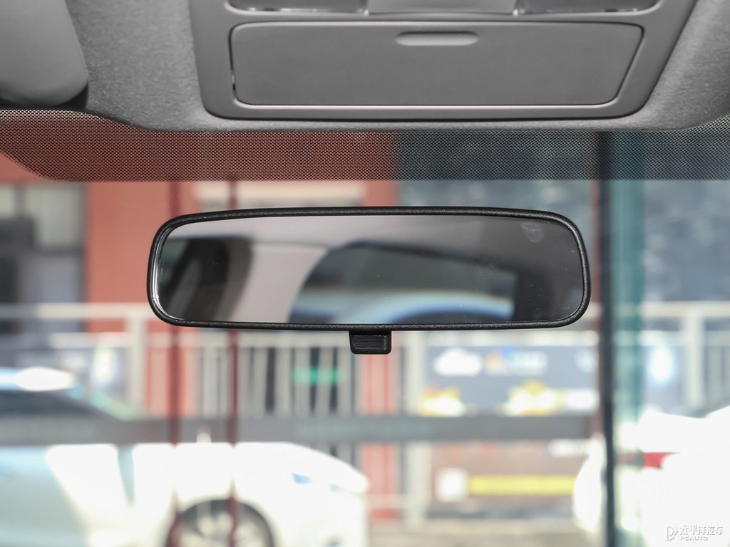 鎢鋼灰騏達(dá)車廂內(nèi)飾圖片