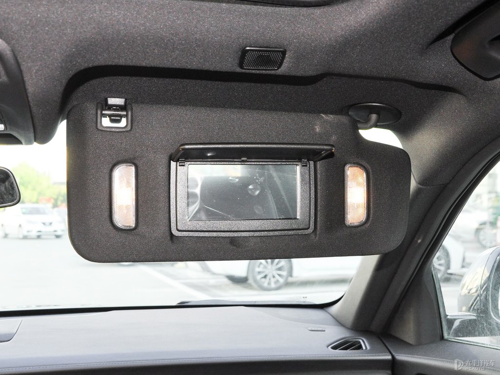 瑪雅黑凱迪拉克CT6車廂內(nèi)飾圖片