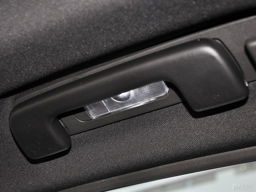 瑪雅黑凱迪拉克CT6車廂內(nèi)飾圖片