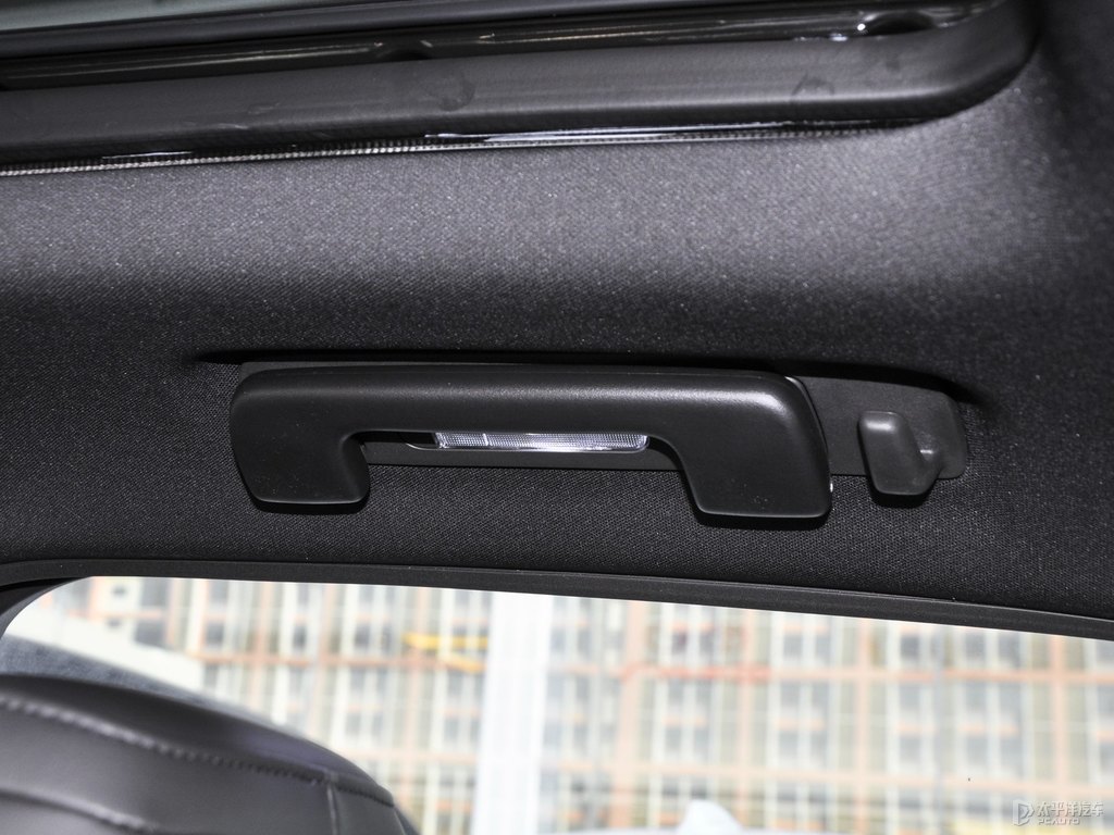 瑪雅黑凱迪拉克CT6車廂內飾圖片