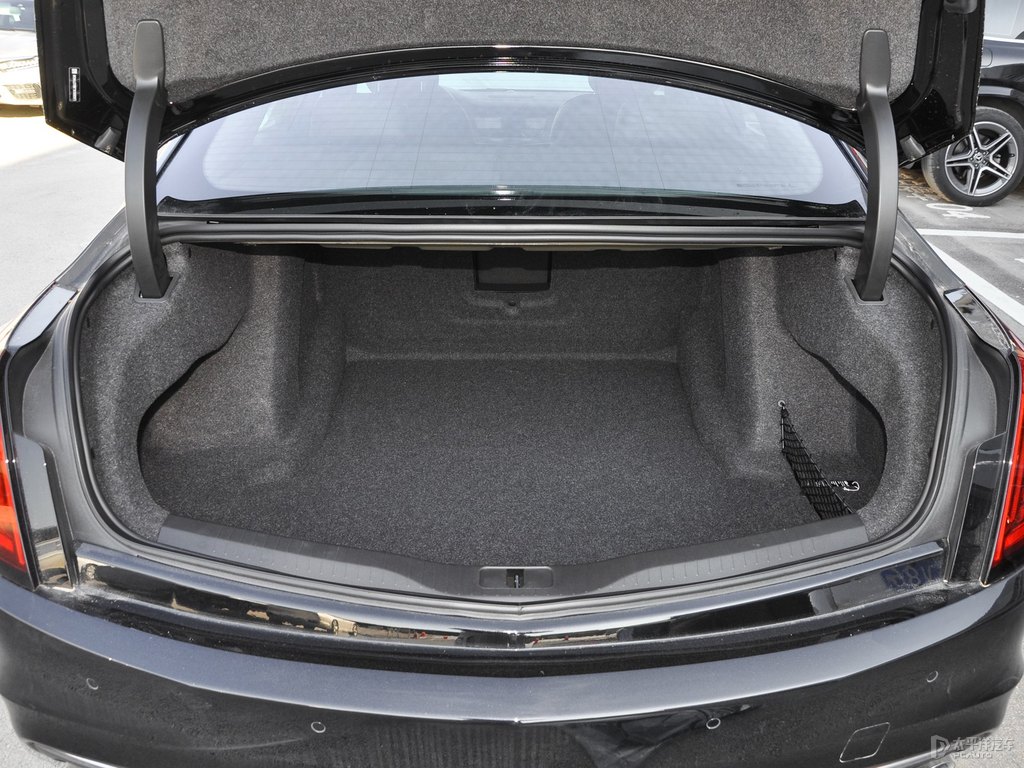 瑪雅黑凱迪拉克CT6后備廂空間圖片