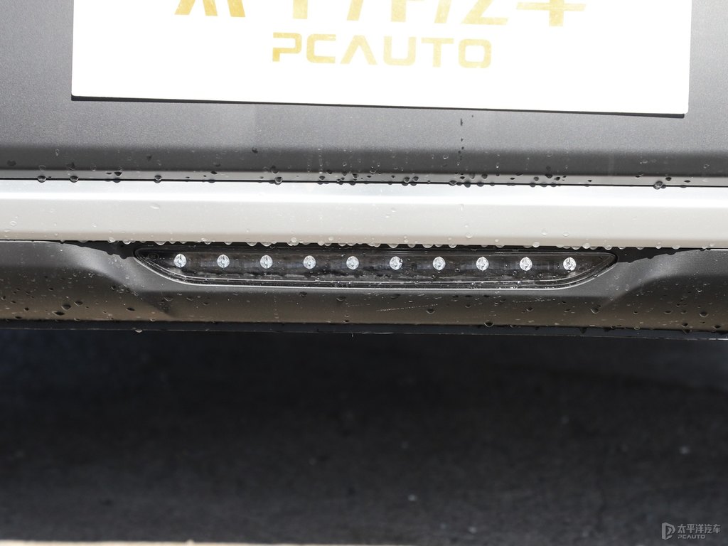 銀砂黑唐新能源車尾外觀圖片