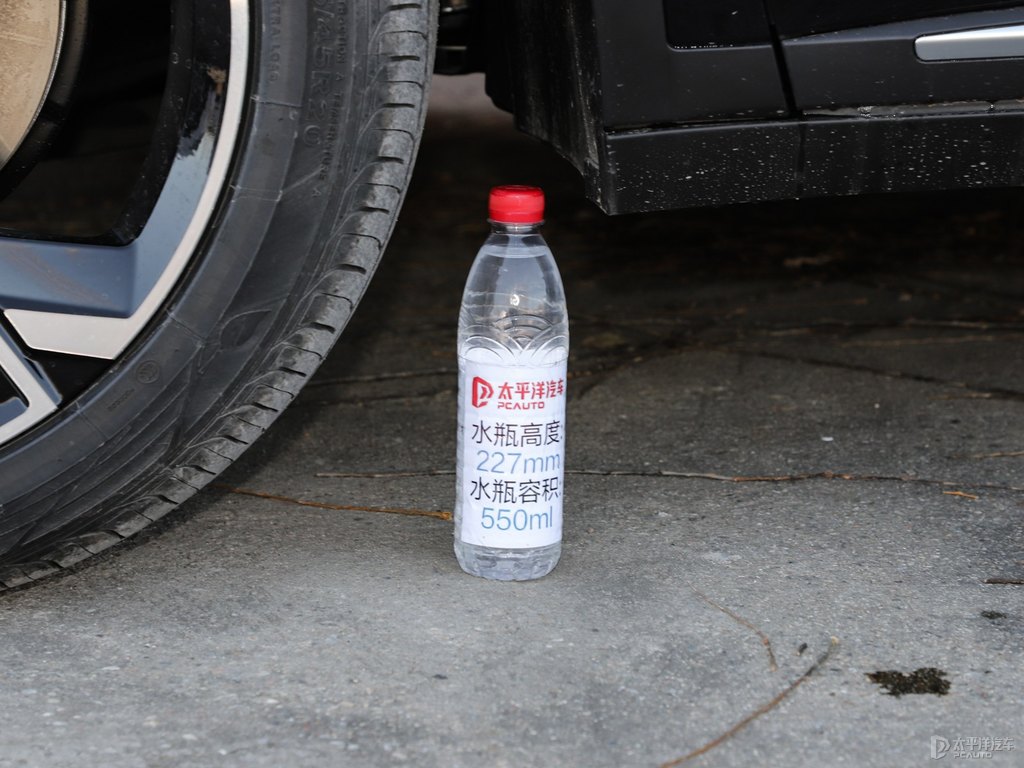 銀砂黑唐新能源車身外觀圖片