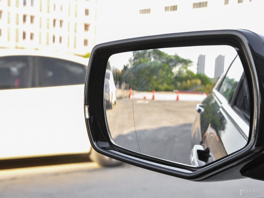 瑪雅黑凱迪拉克CT6車身外觀圖片