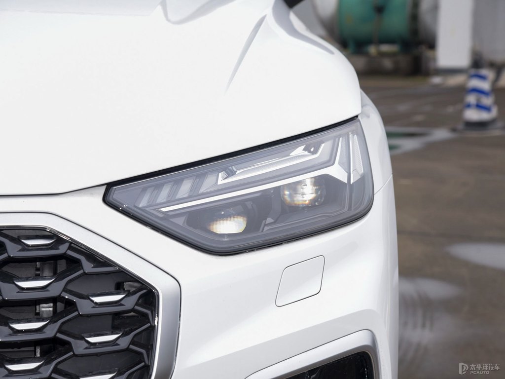 唐古拉白奧迪Q5L Sportback車頭外觀圖片