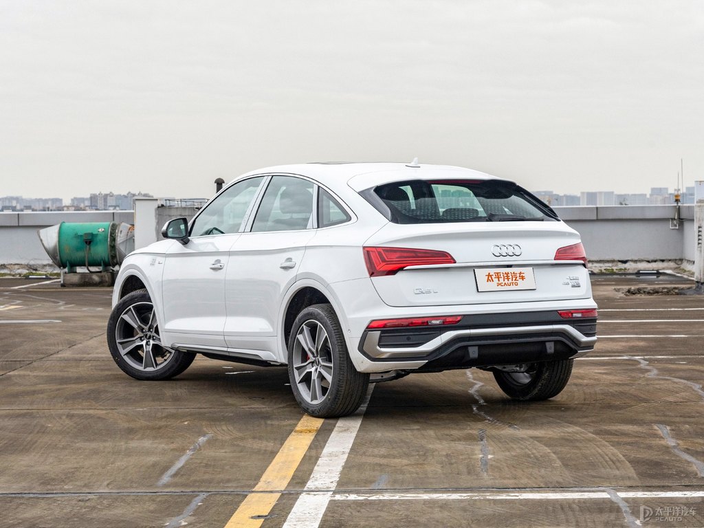 唐古拉白奧迪Q5L Sportback整車外觀外觀圖片