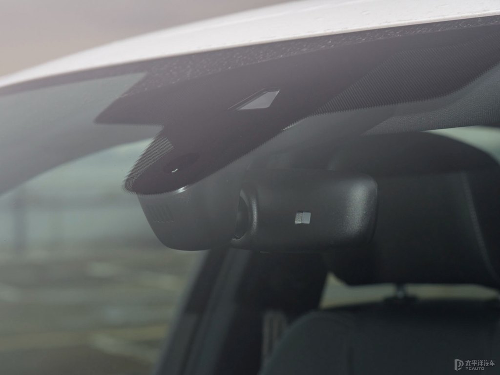 唐古拉白奧迪Q5L Sportback車身外觀圖片