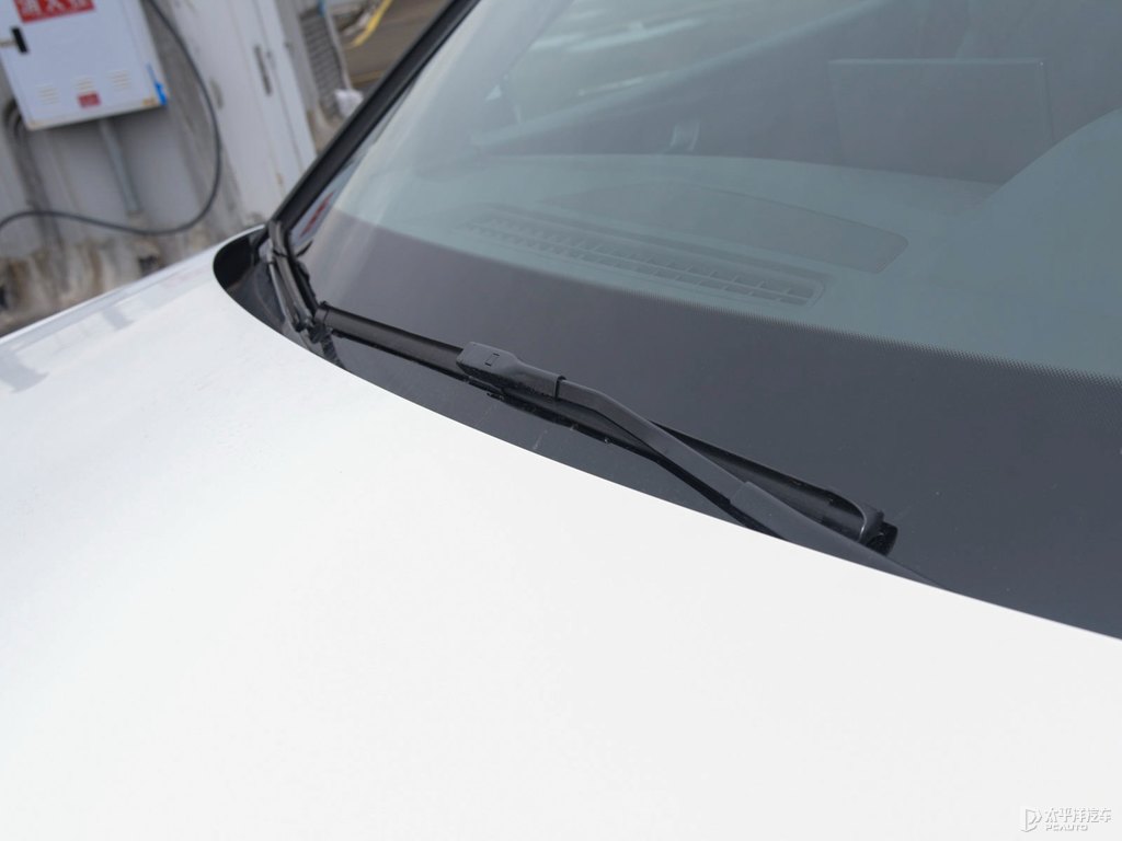 唐古拉白奧迪Q5L Sportback車身外觀圖片