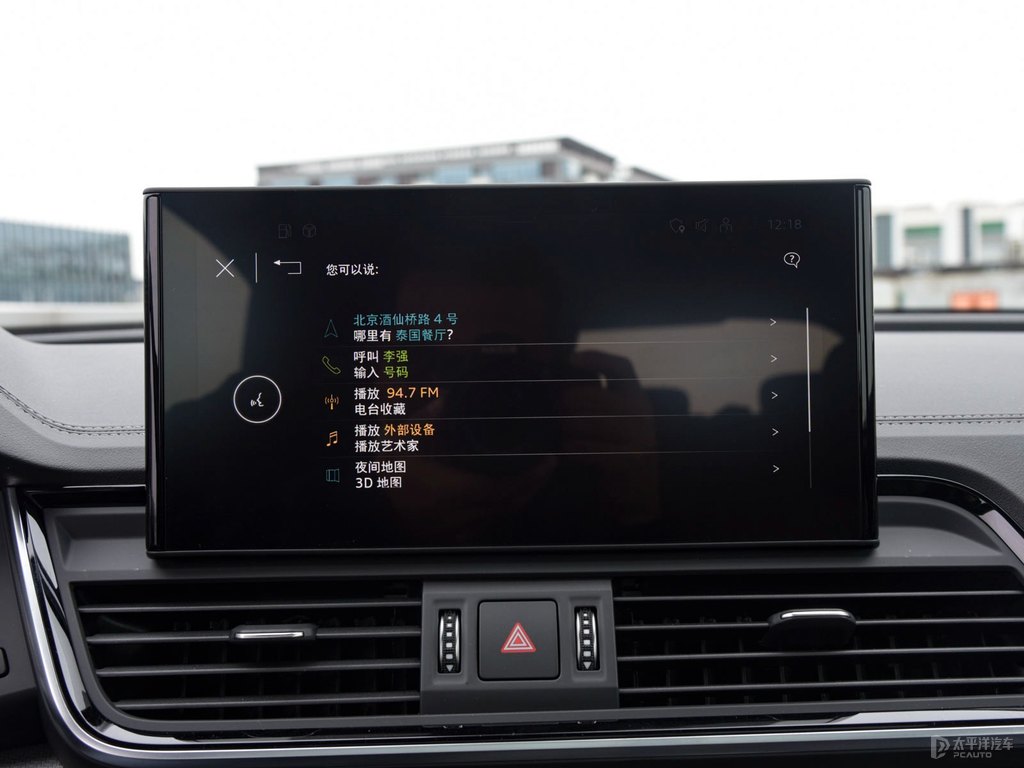唐古拉白奧迪Q5L Sportback中控內(nèi)飾圖片
