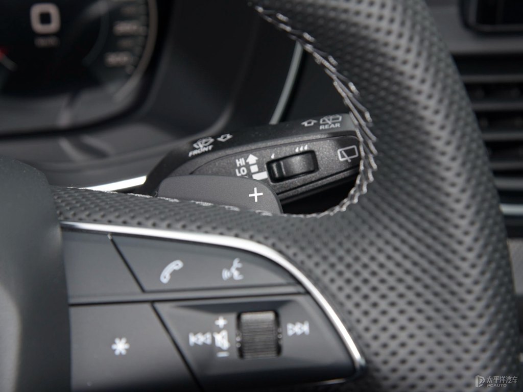 唐古拉白奧迪Q5L Sportback中控內飾圖片