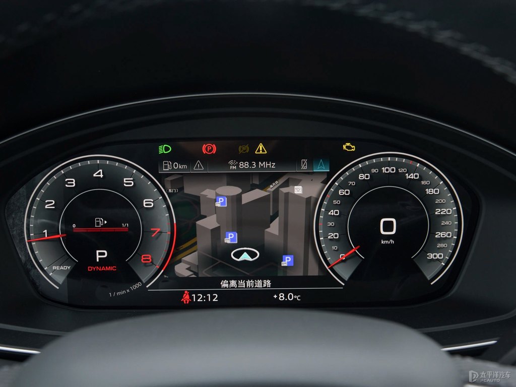 唐古拉白奧迪Q5L Sportback中控內(nèi)飾圖片