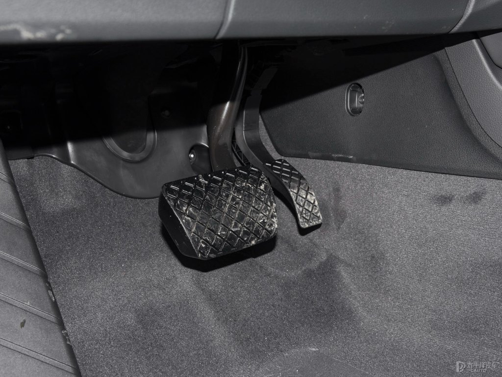 唐古拉白奧迪Q5L Sportback中控內(nèi)飾圖片