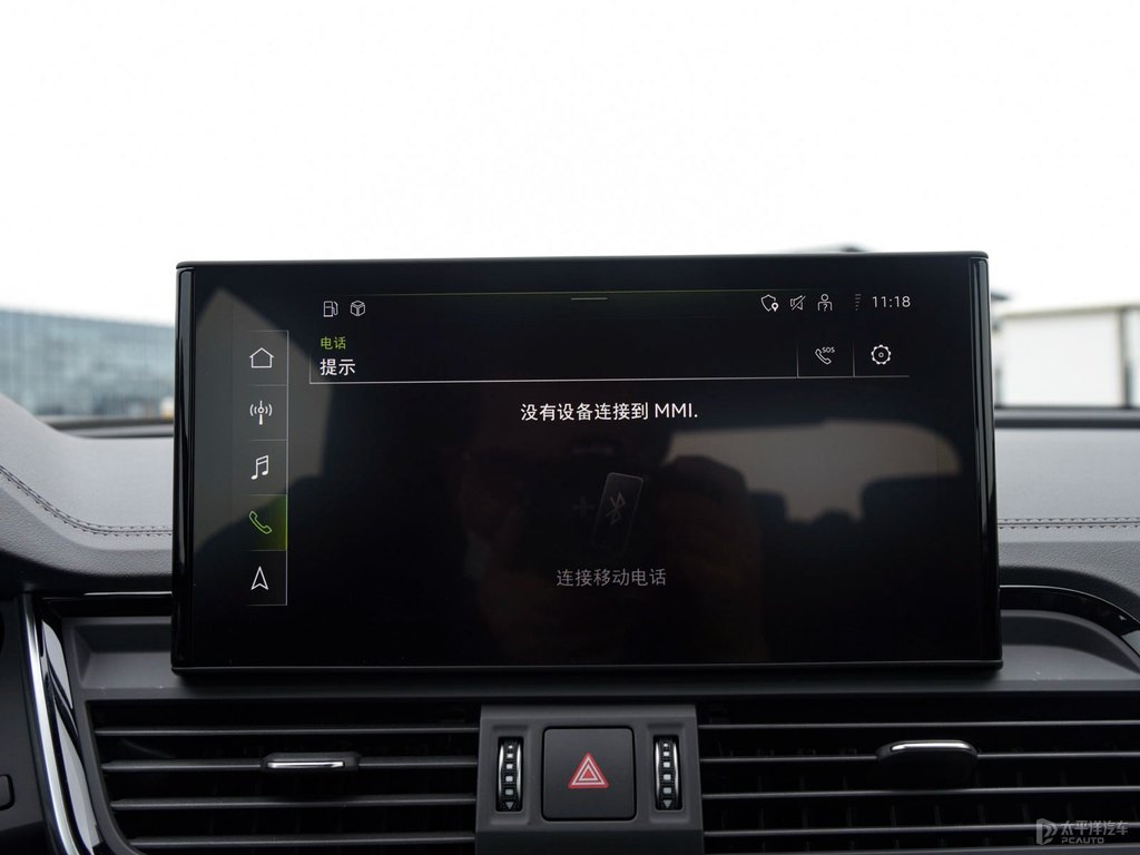 唐古拉白奧迪Q5L Sportback中控內(nèi)飾圖片