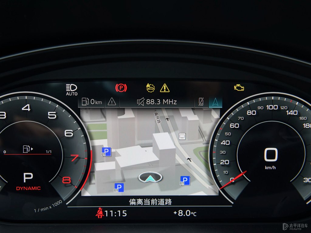 唐古拉白奧迪Q5L Sportback中控內(nèi)飾圖片
