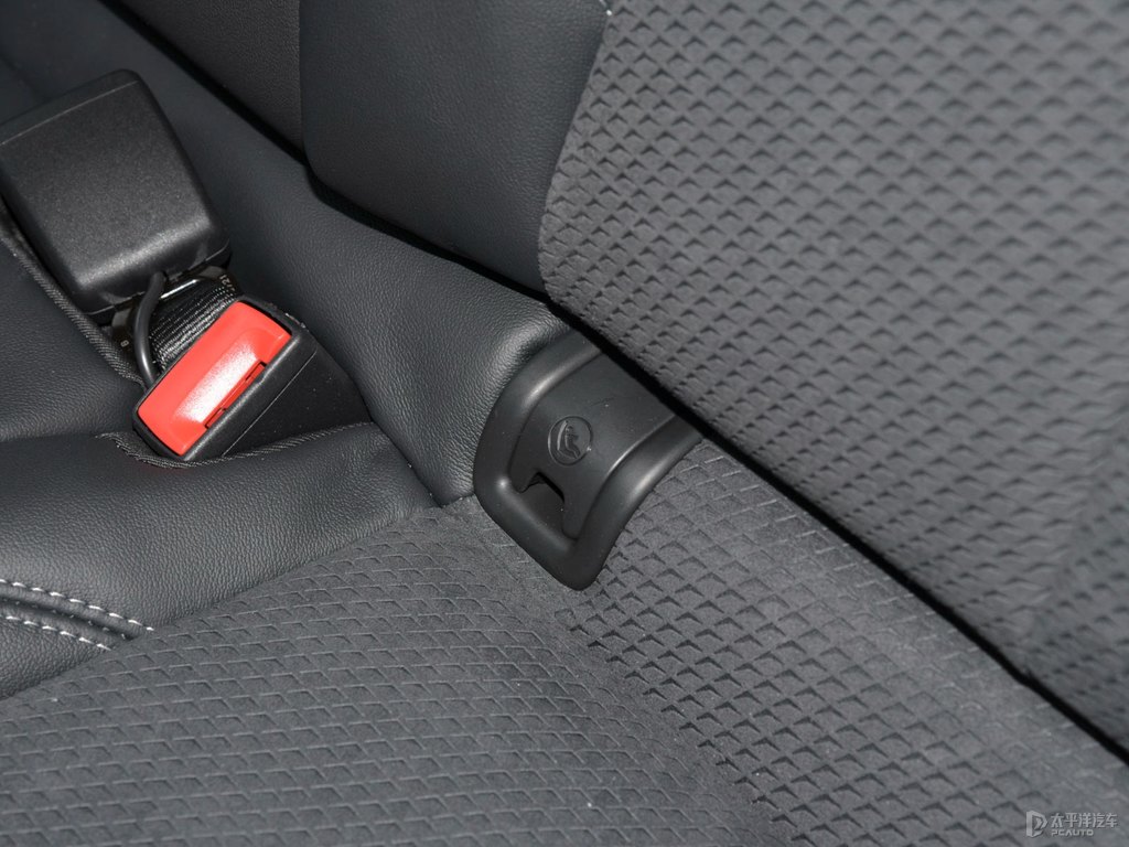 唐古拉白奧迪Q5L Sportback座椅內(nèi)飾圖片