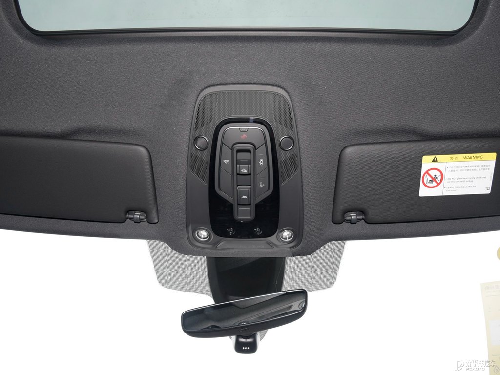 唐古拉白奧迪Q5L Sportback車廂內(nèi)飾圖片